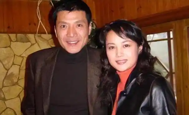 演员奚望:在继父刘之冰支持下离婚,带着女儿的她,如今怎样了?