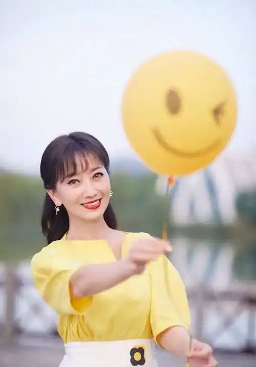 59岁叶童参加友人聚会!