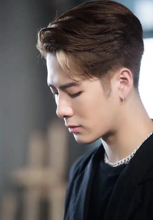 最近带着新专回归的王嘉尔又帅了哟