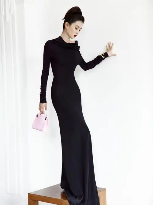 乔欣黑色露肩长裙红唇造型气场超级强大