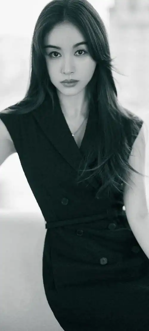 今日为您揭开第98期的神秘面纱,展现一位独具魅力的女性——王子文