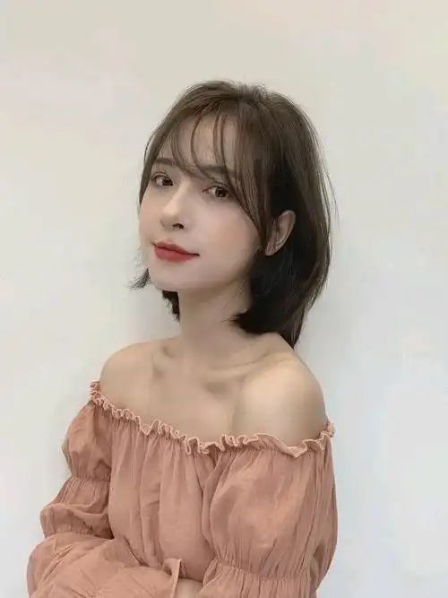 今夏流行短发发型,减龄时尚不说还很显脸小,方脸女孩也适合