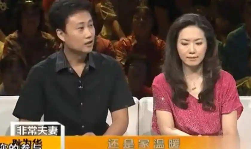 耿爸爸动用自己的关系,给耿为华找到一个在厂矿企业工作的机会,耿爸爸