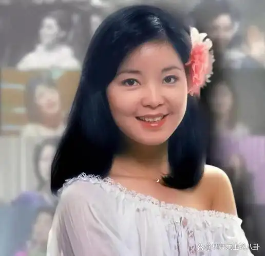 1995年邓丽君病逝母亲赵素桂却平静地说了句丽君走得是时