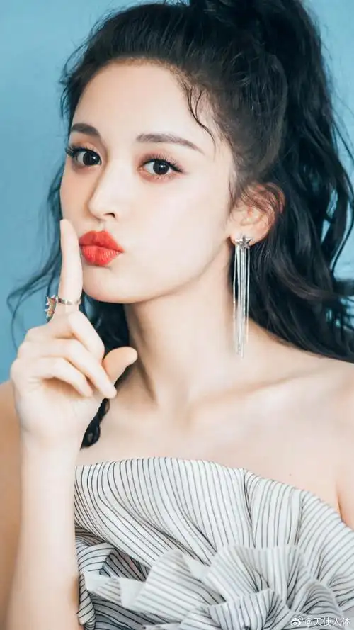 古力娜扎甜美俏丽手机壁纸