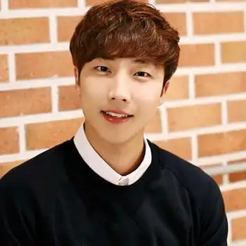 男生齐刘海发型图片 韩版帅哥齐刘海发型