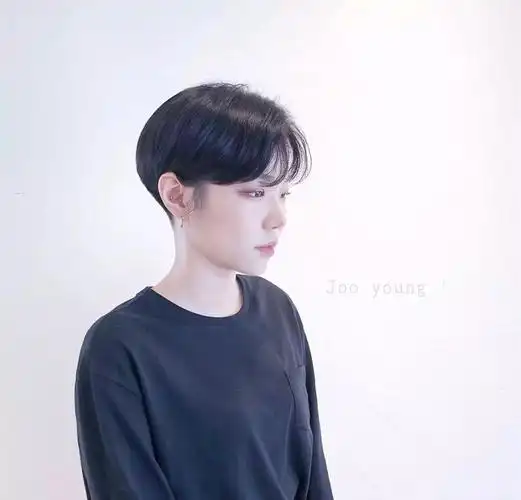 中分脸最小短发最帅气露耳最清爽