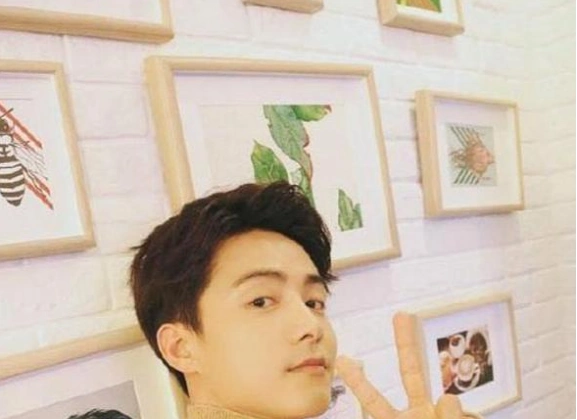 晒晒马天宇住的豪宅,在家就经常健身,设计了开放式厨房