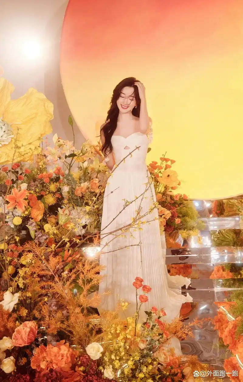 毛晓彤日出花海生日写真