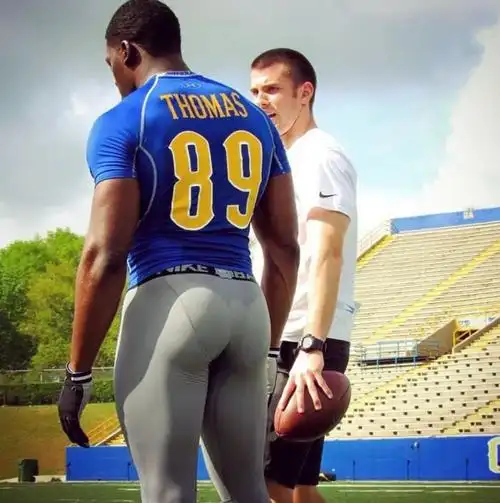 当男人也练出了蜜桃臀,真骚!_臀部