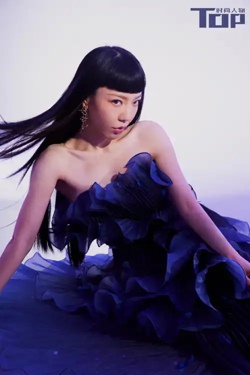 吴莫愁摩登彩绘大片##tops时尚人物