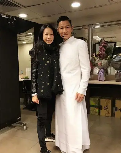 刘德华的演唱会,引来了太多香港老牌美女,58岁钟楚红魅力不减