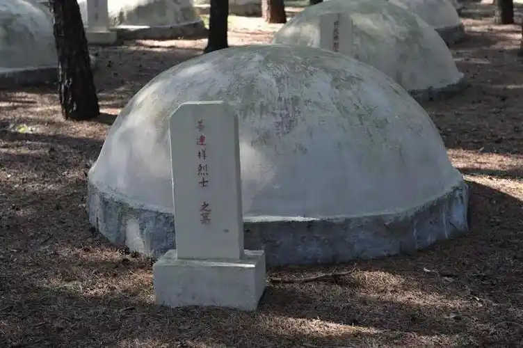 朝鲜桧仓志愿军烈士陵园3排4号《烈士名录》信息——朱国庆,男,1926年