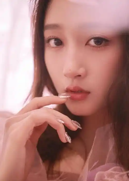 关晓彤春晚花仙子造型姣美的公主彤