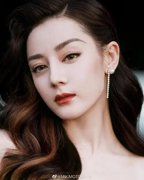 mikimoto全球代言人迪丽热巴#@dear-迪丽热巴佩戴mikimoto珍珠直Ζ