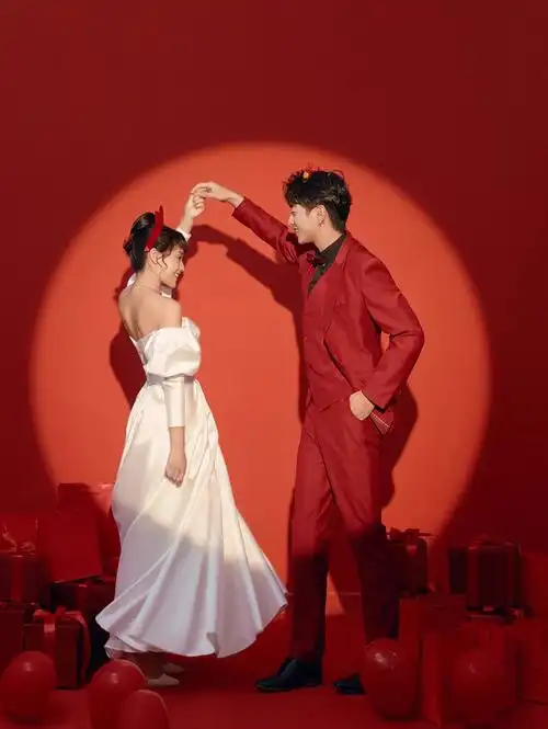 照大概就长这样吧~高级 简约 耐看时隔多年再看也会心动相比正红色,加