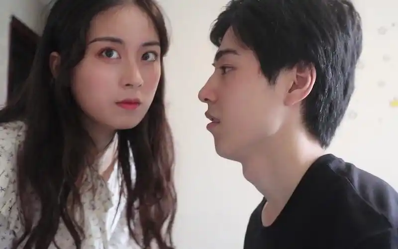 和女朋友聊聊我们的故事&给我化妆hhh