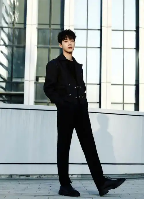 赖冠霖超话#赖冠霖0923生日快乐#他是舞台上认真帅气的rapper,是