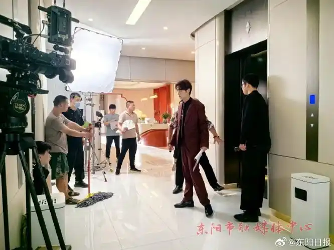 迎来首个剧组拍摄,装修精美,布置完善的办公室场景受到了剧组的好评