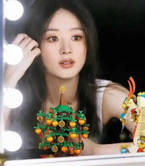 赵丽颖送新春祝福造型爆火!