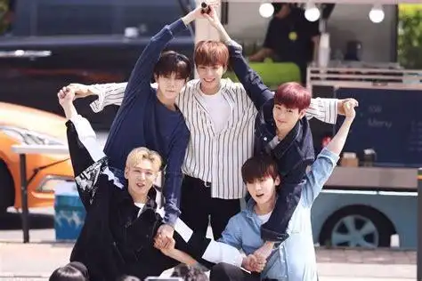 五角星拍照5人造型五个人摆五角星造型2022已更新今日资讯