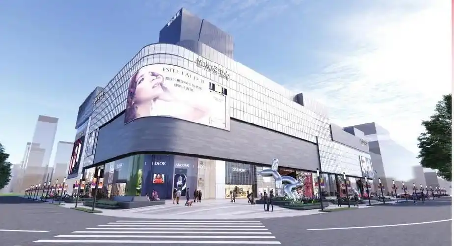 地平线的第一缕阳光,一点一点浸润着月白色天幕,而我们的新世纪广场在