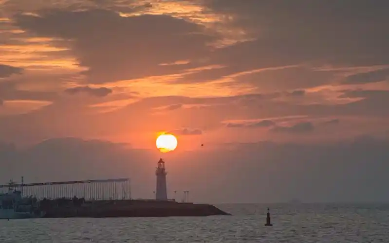 青岛情人坝日出