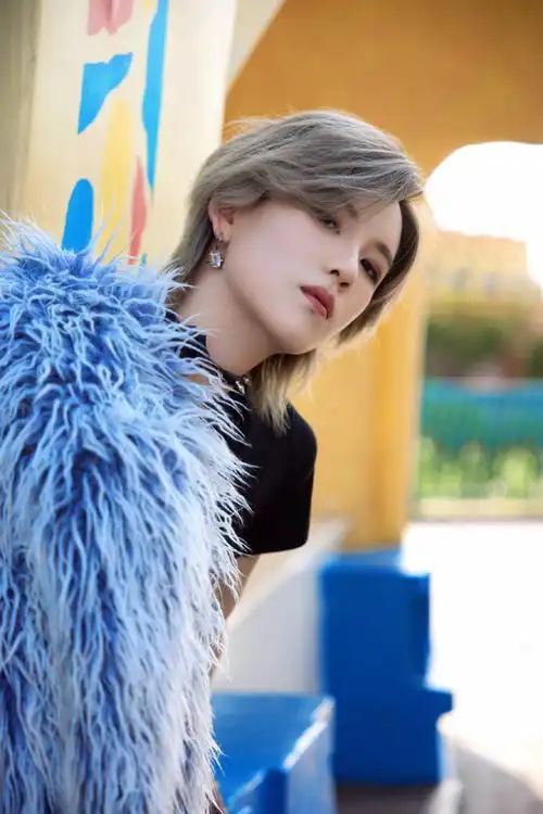 陆柯燃虎鲸泼水音乐节