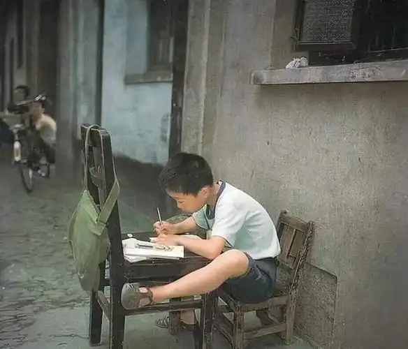 70-80年代的农村孩子,读书时候16张老照片,还记得吗?回不去了