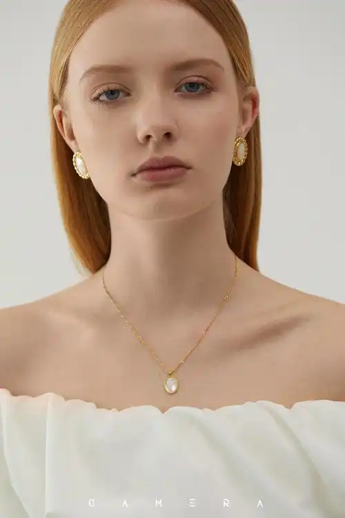 helas电商品牌 | 珍珠项链模特拍照