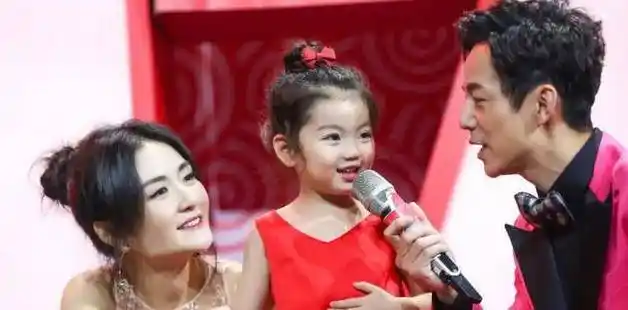 唐嫣意外被隔离,防范意识非常高,罗晋开车接其回家_女儿_疫情_孩子