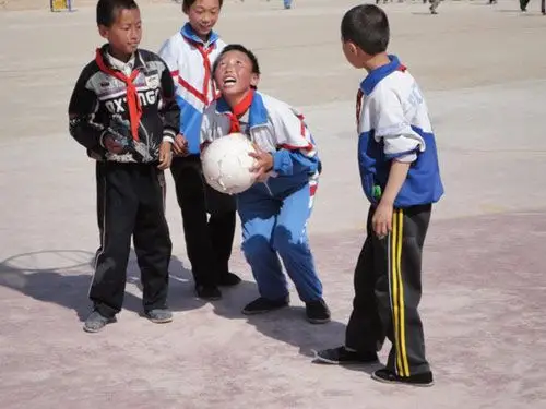 我特别爱关注鞋,尤其是布鞋