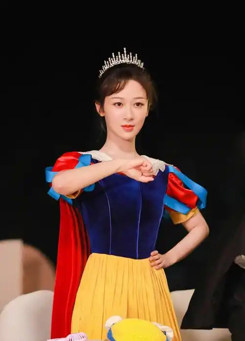 杨紫和刘学义事件澄清,喂蛋糕是错位图,这和张雪迎事件性质不同_时间