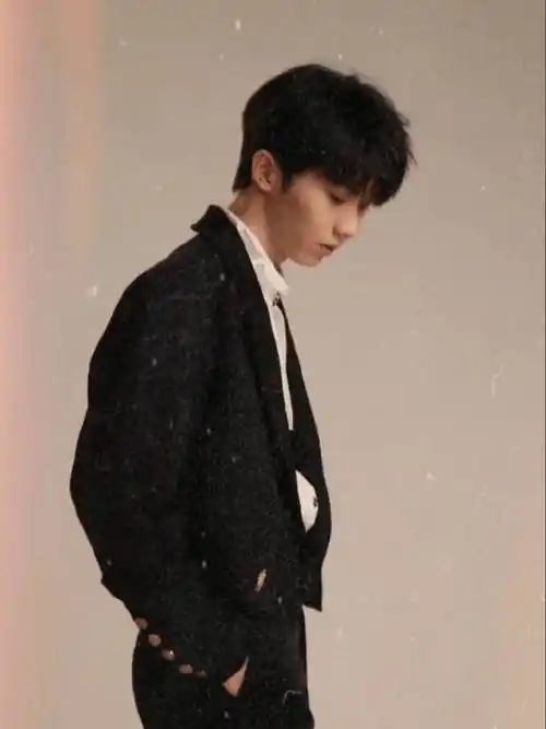 我们的歌马嘉祺白西装造型##期待马嘉祺我们的歌4