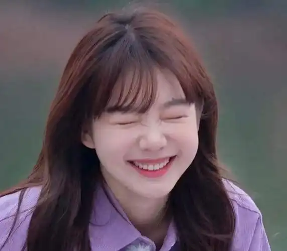 一个灿烂迷人的笑容是非常有感染力的,他不仅可以让提高你的颜值,还