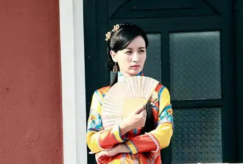 张萌被封"收视红人" 《情定三生》造型复古惊艳