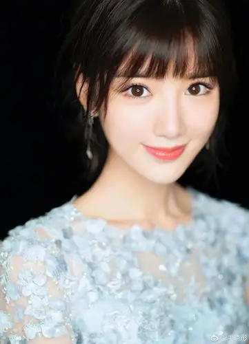 大眼睛尖下巴,她就是典型的标准美女-毛晓彤