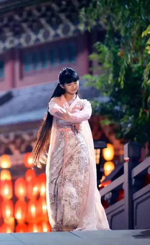 《聊斋志异》中的《婴宁》:丈夫的傻白甜,流氓的粉骷髅