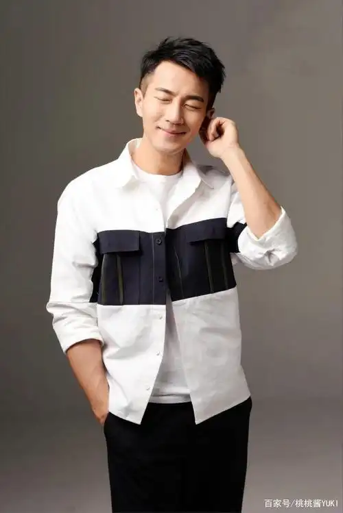 男人过了40岁尽量别穿短袖配短裤,试试刘恺威这5套搭配,真帅气