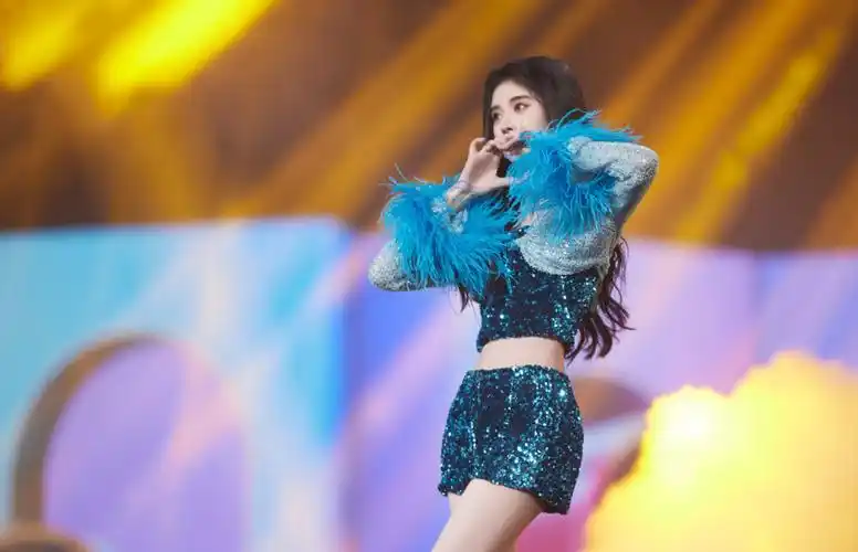 赵露思和鞠婧祎