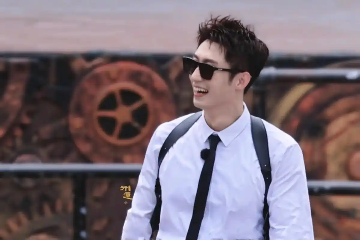 "价值百万的笑容" @黄景瑜 「好运 多笑笑呀」090917 - 抖音