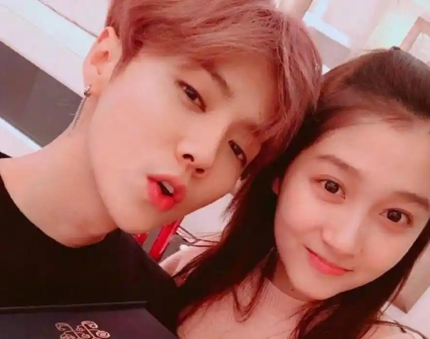 鹿晗现任女朋友是谁(网曝鹿晗关晓彤今日官宣结婚?