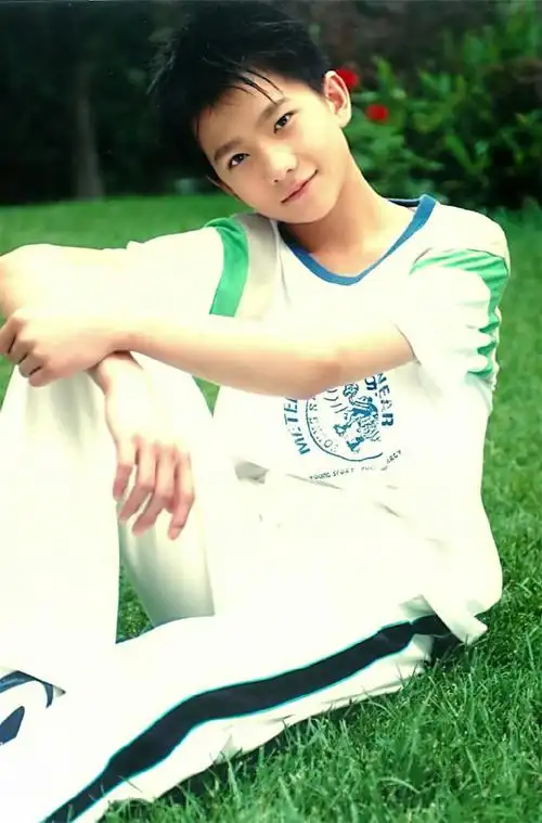 杨洋#杨洋小时候 出道前! 童年照