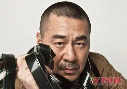 知天命的年纪只要不服老照样魅力四射50岁男士减龄时尚短发发型