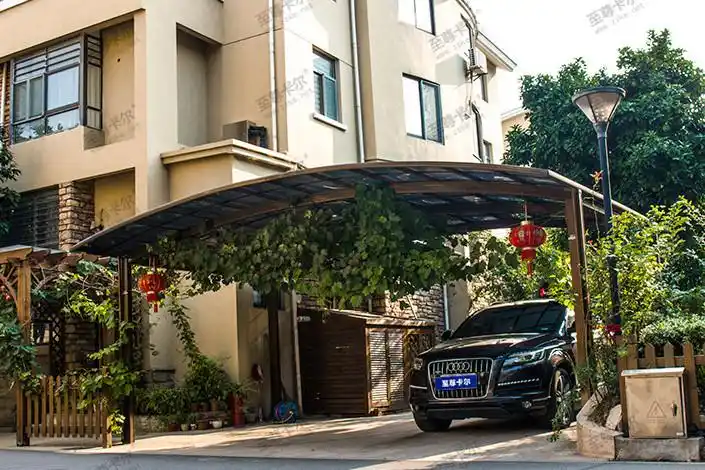 别墅车棚用什么材料,这种新型车棚不仅美观实用还上档次