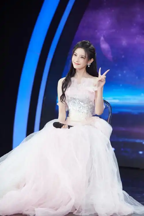 cctv15音乐频道,央视频同步直播,听见小陈总@陈意涵estelle星辰下的