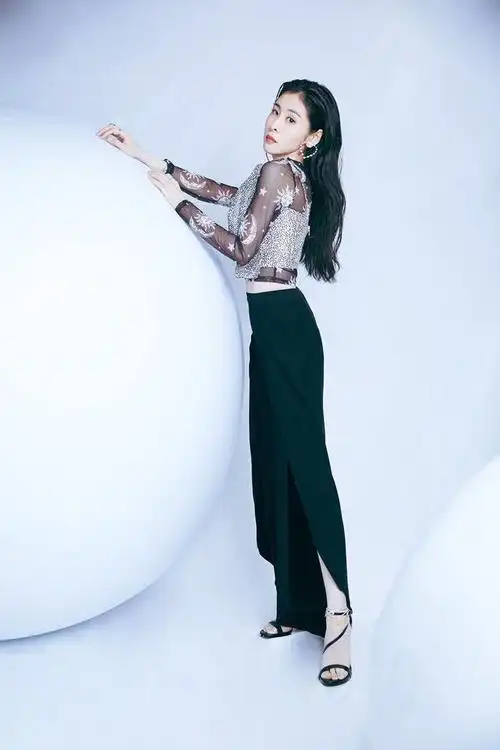 张碧晨穿搭上忒抢眼,看起来很不错哟|阔腿裤|高腰|纯色_网易订阅