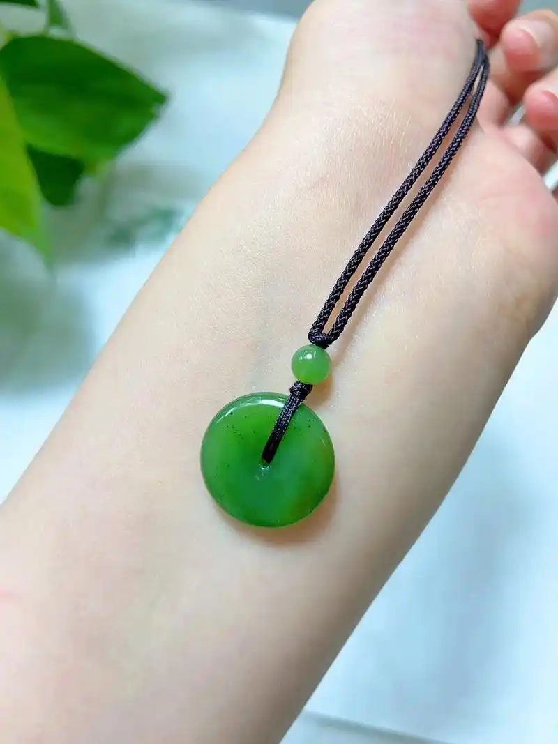 天然和田玉碧玉平安扣吊坠.