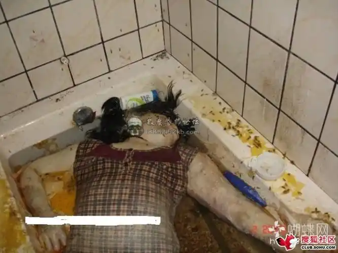超级重口味少女在浴缸自杀数月被发现超级恶心!