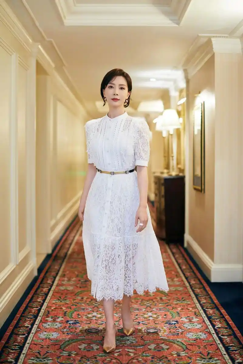 娱乐圈40 的女星,容颜不改身材凹凸有致,依旧千娇百媚魅力无限